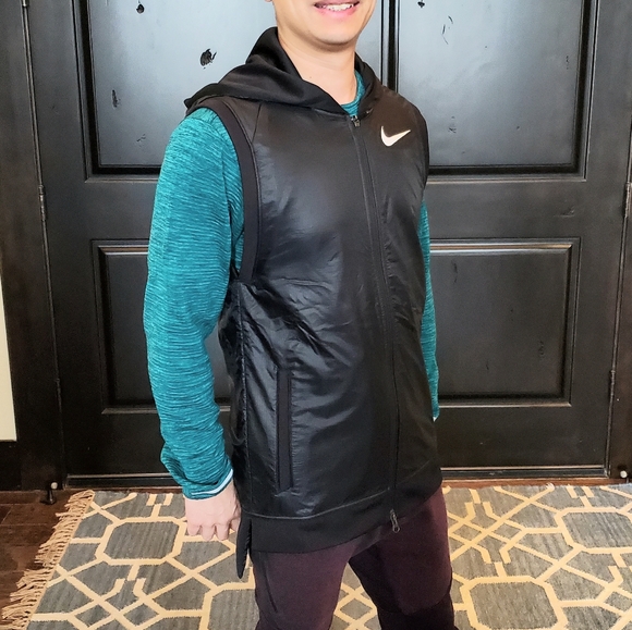 NWT Nike basketball Dri-Fit Therma hooded vest